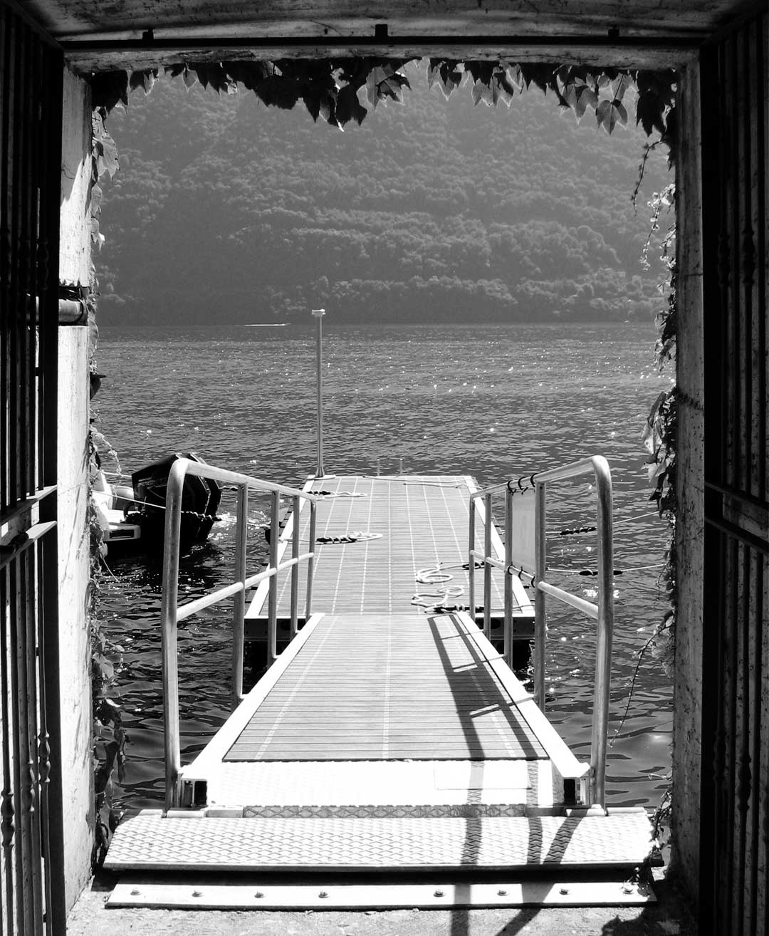 Private dock reserved for Telos Boats guests, offering an exclusive boarding experience on Lake Como.