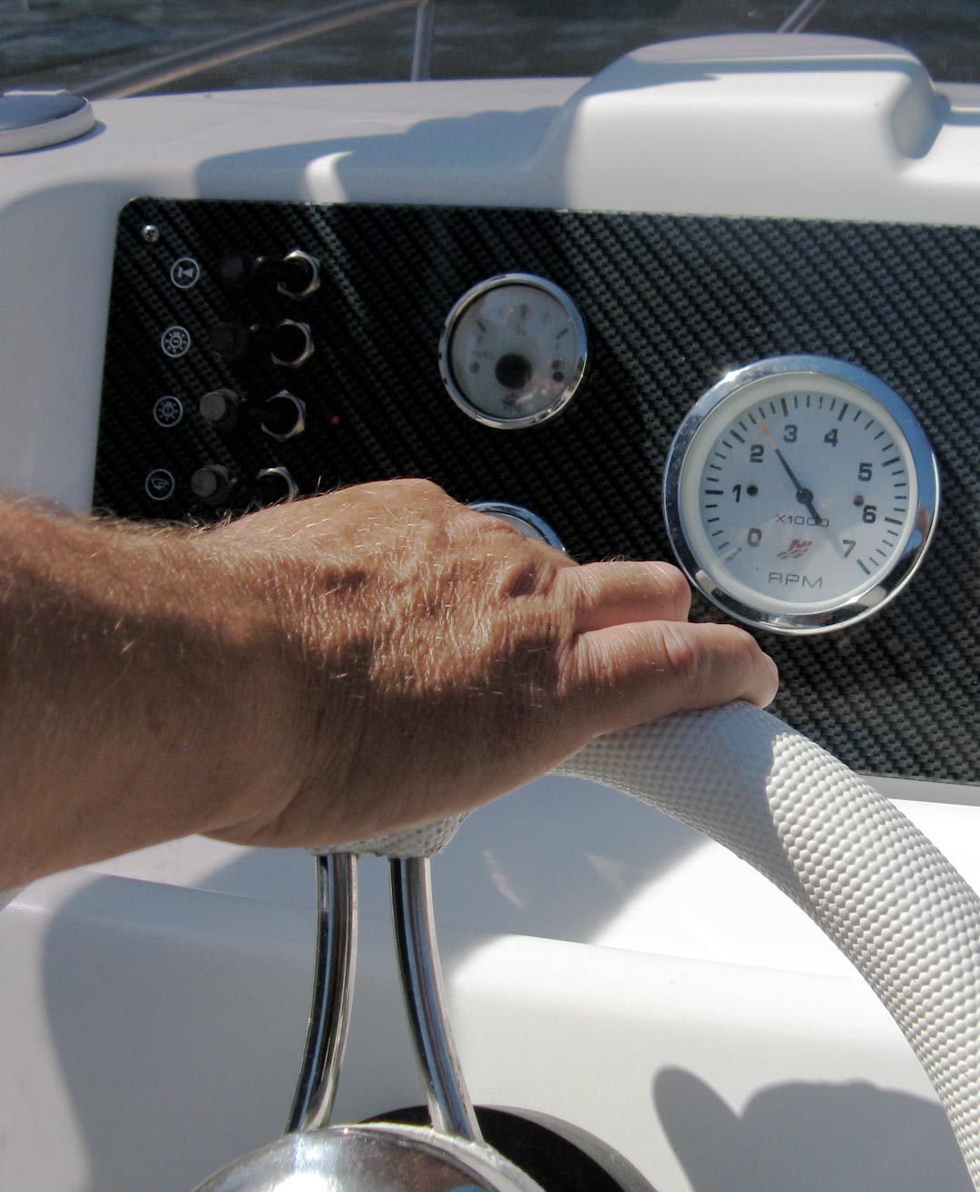 Simple and intuitive helm station of a Telos Boats self-drive boat.